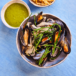 Musslor med fänkål, citron och glasörtsdipp