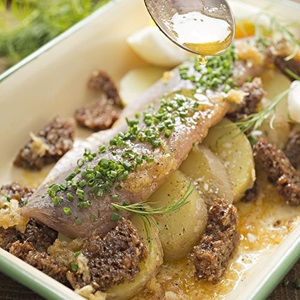 Trygg matjessill med knaperstekt rågbröd