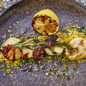 BBQ scallops with chicken butter sauce