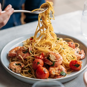 Garlic chilli prawn spaghetti