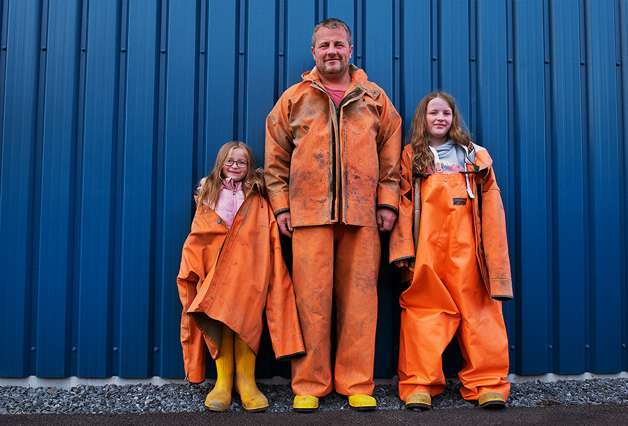 Kenny and daughters