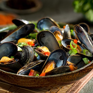 Kenny’s freshly steamed Shetland mussels with garlic and spring onion